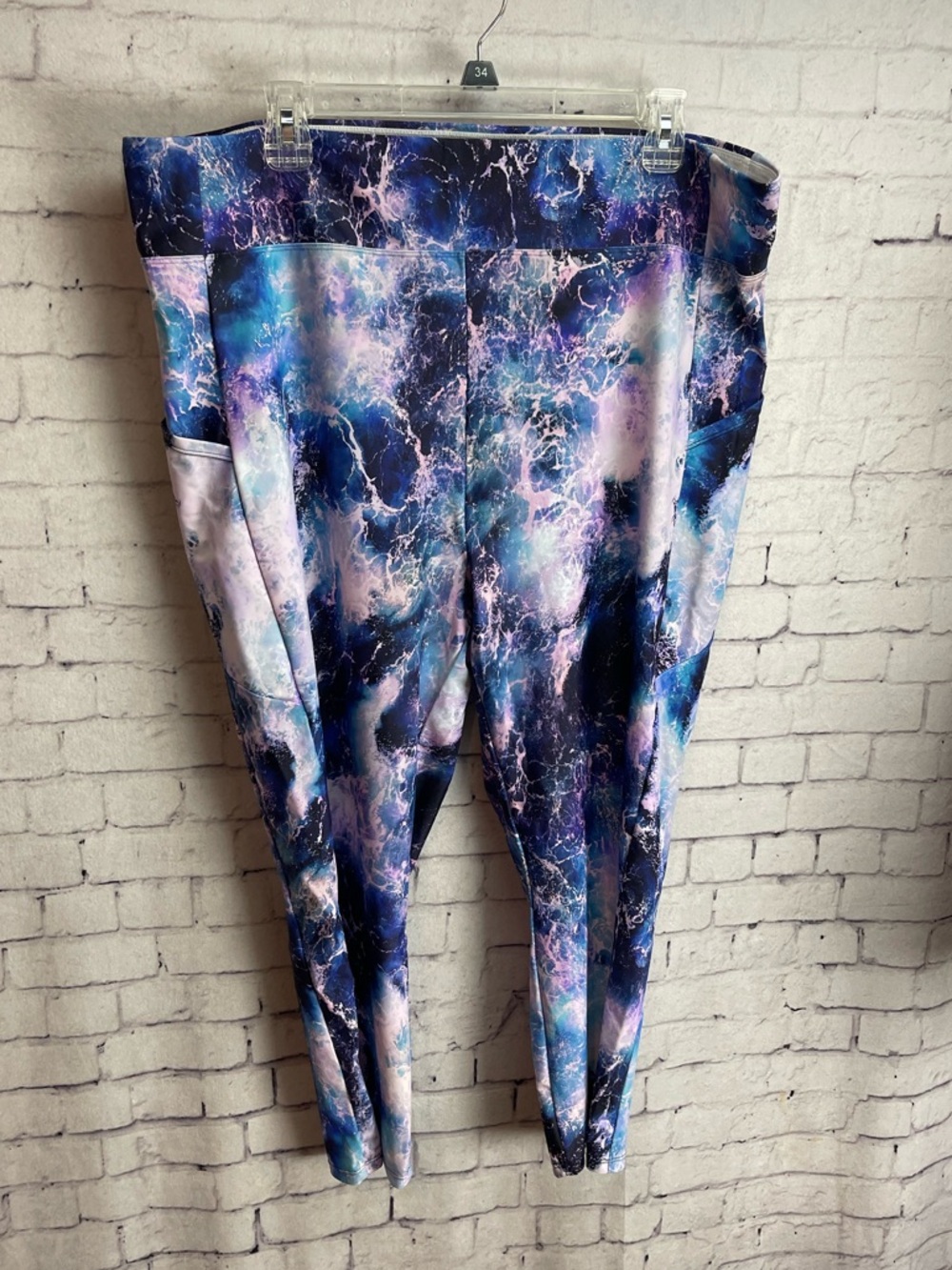 Torrid size 3 High-Rise Pocket Capri Swim Legging in the Ocean Waves pattern
